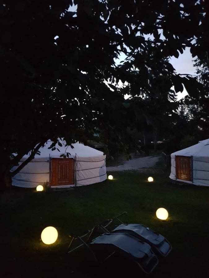 Pension New Nomads Zesch Екстериор снимка